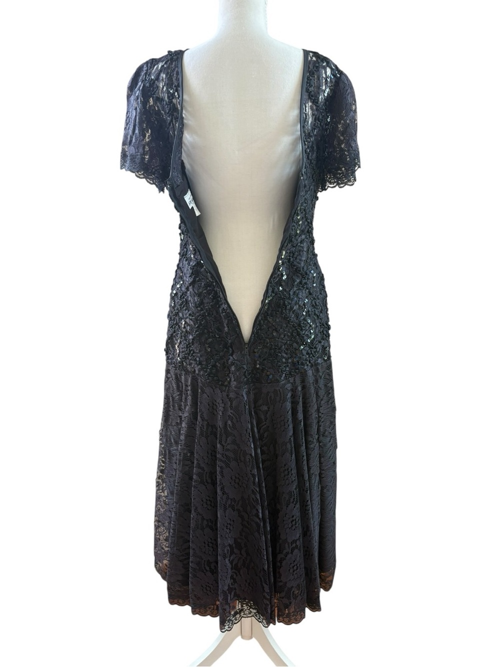 HW Collections Elegant Black Lace and Sequin Evening Dress, Size 8 - Picture 6 of 11